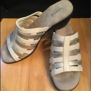 The Walking Co. 10M leather silver white leather CLEAN excellent condition